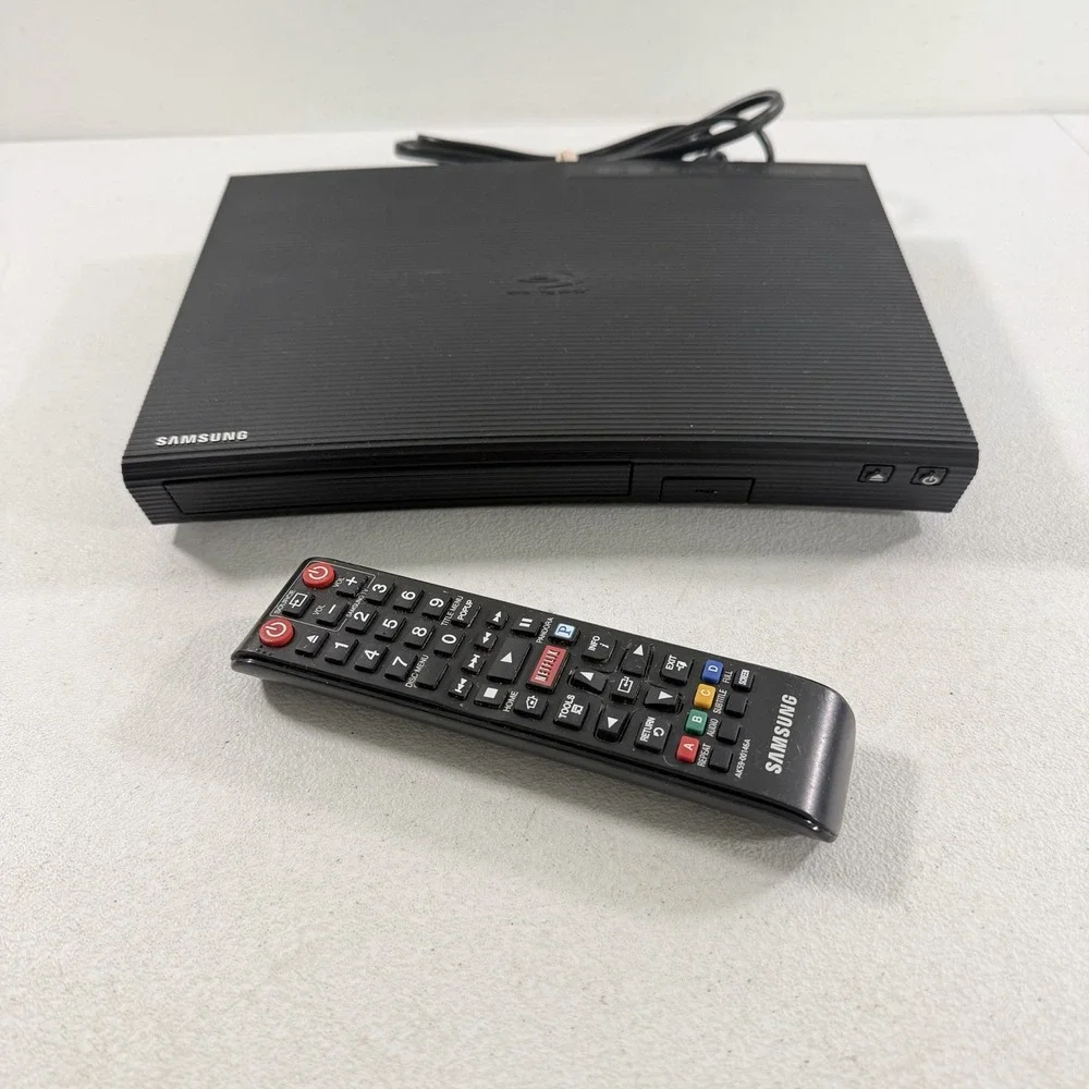Samsung BD-JM57 Blu-ray DVD Player Wi-Fi Streaming W/ Remote TESTED WORKING